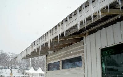 Hale stalowe – kiedy i dlaczego usuwać śnieg z dachu?